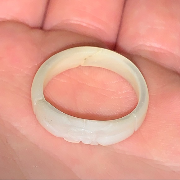 Engraved ivory ring - Picture 3 of 4